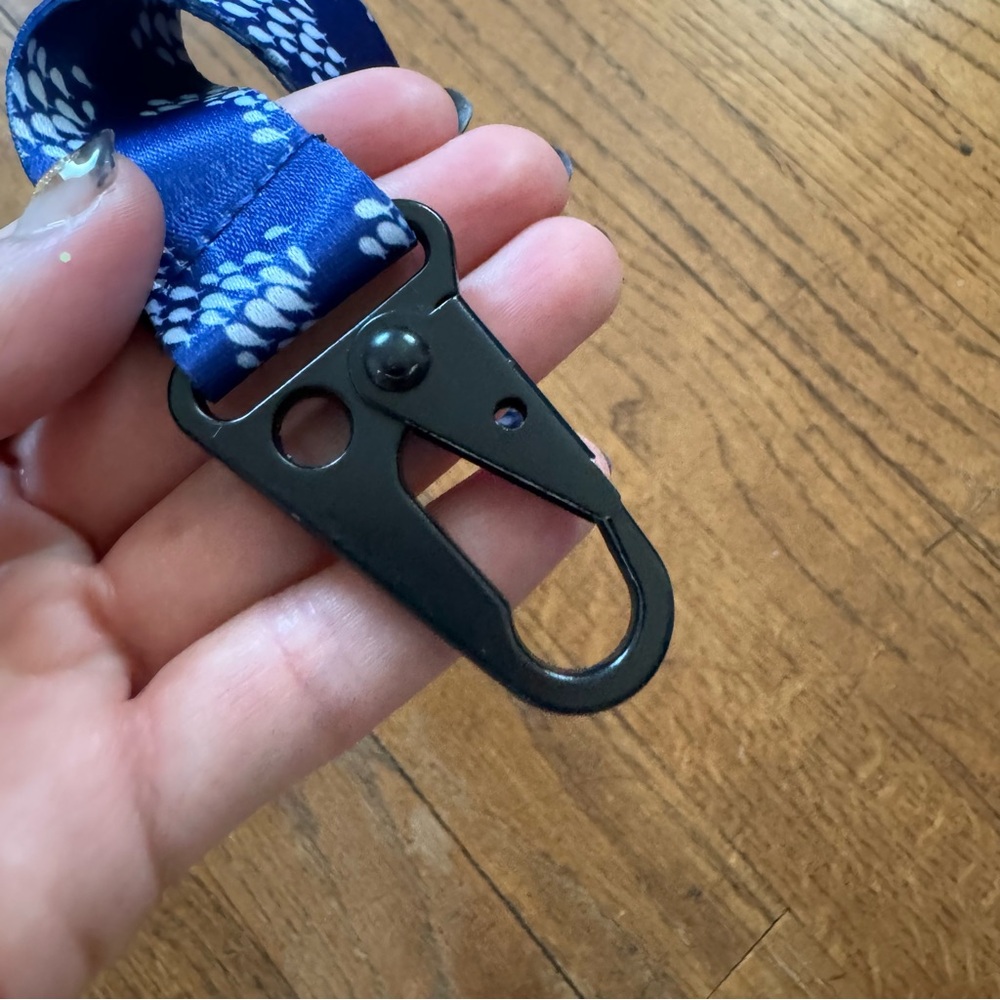 Fighting Eel Blue Fishy Key Chain - Picture 3 of 3